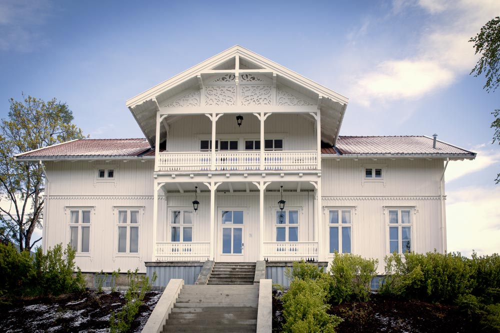 Kjeller Gaard fasade sett fra hagen