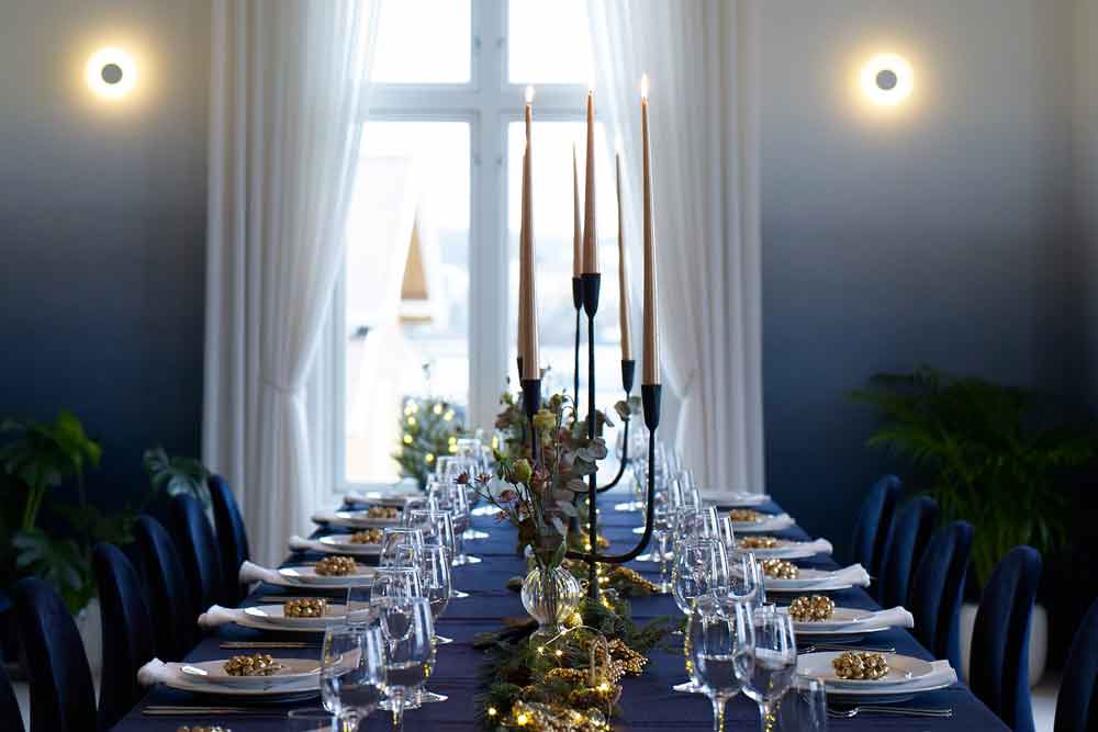 Julepyntet-blaa-rommet-kjeller-gaard-liten