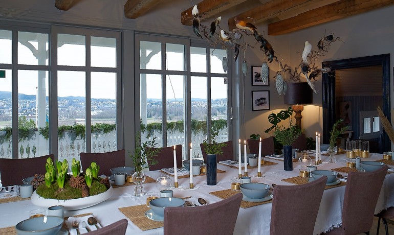 Julepyntet bord i Himmelrommet