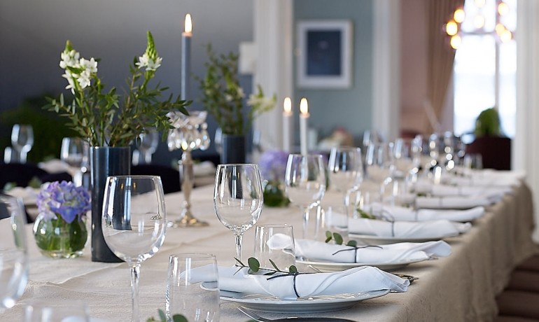 dekket-bord-selskap-kjeller-gaard-liten