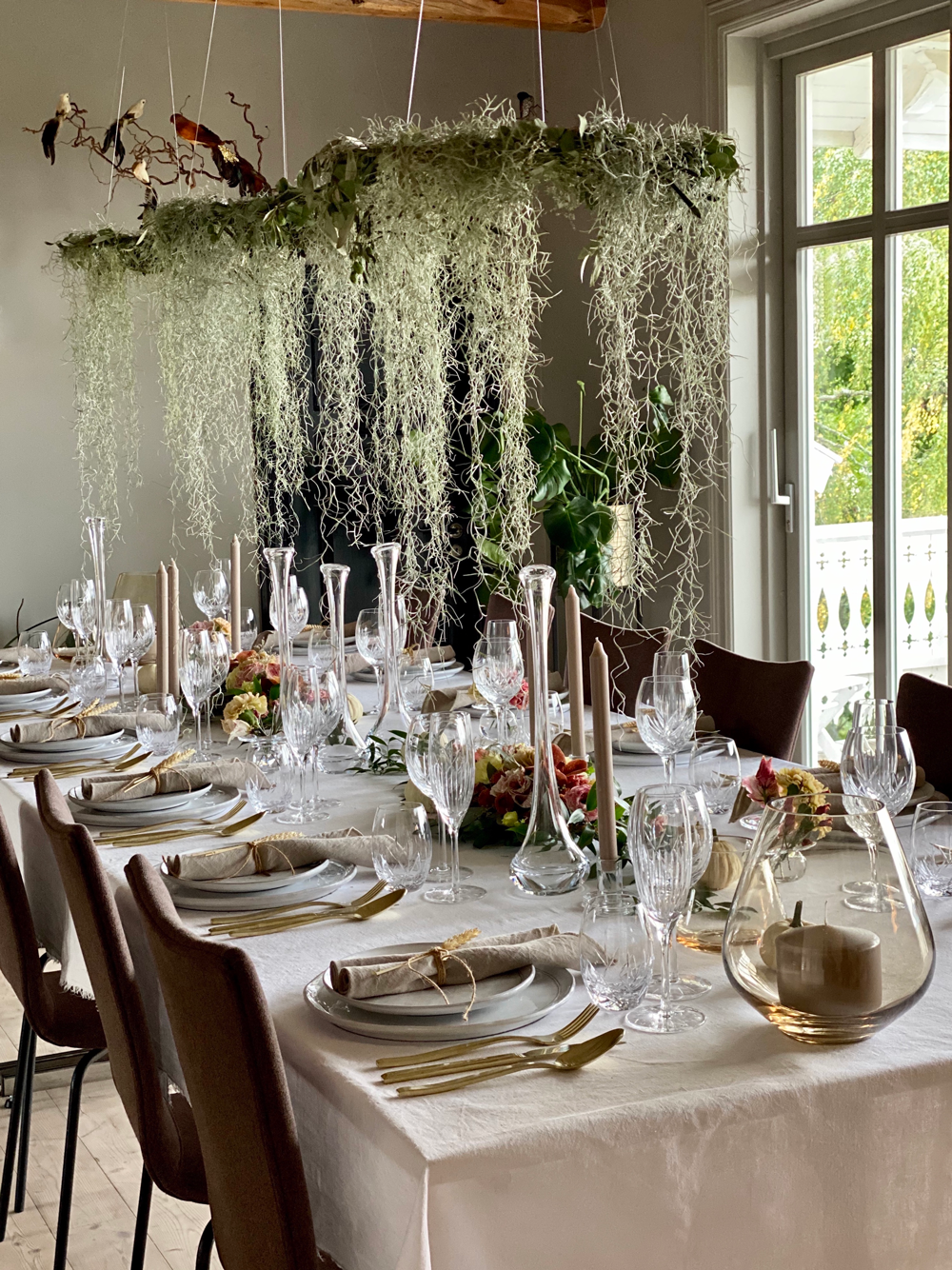 Dekket bord med organisk dekor i Himmelrommmet