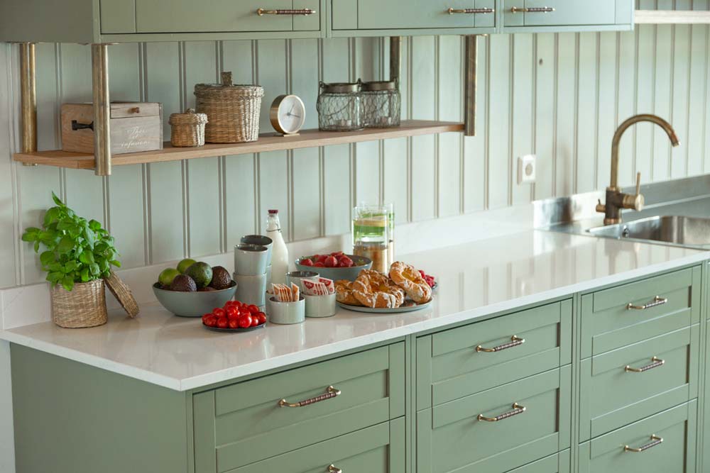 Kjøkken Kjeller Gaard med frukt og bakevarer