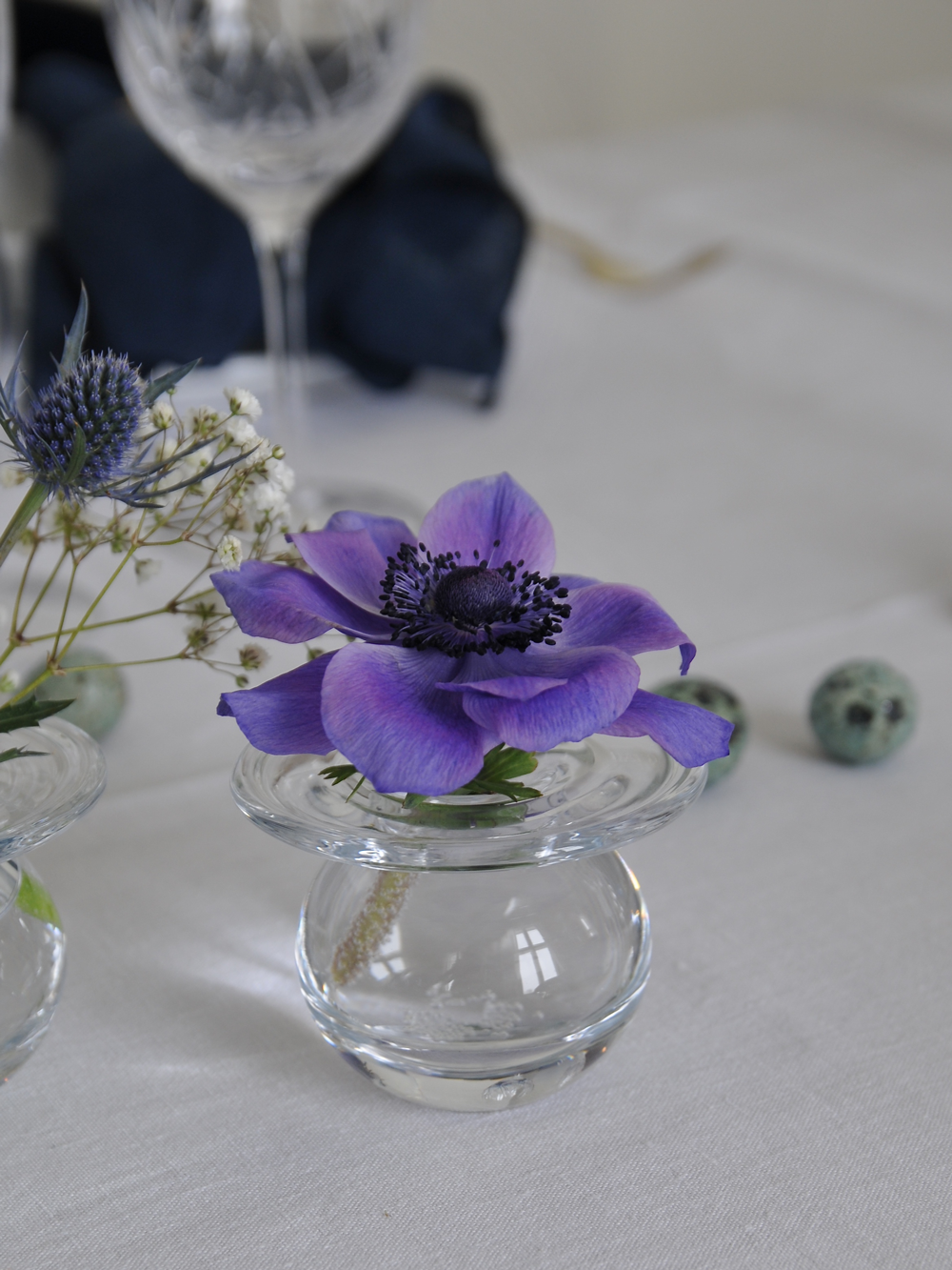 Blå blomst i Finn Schjøll vase