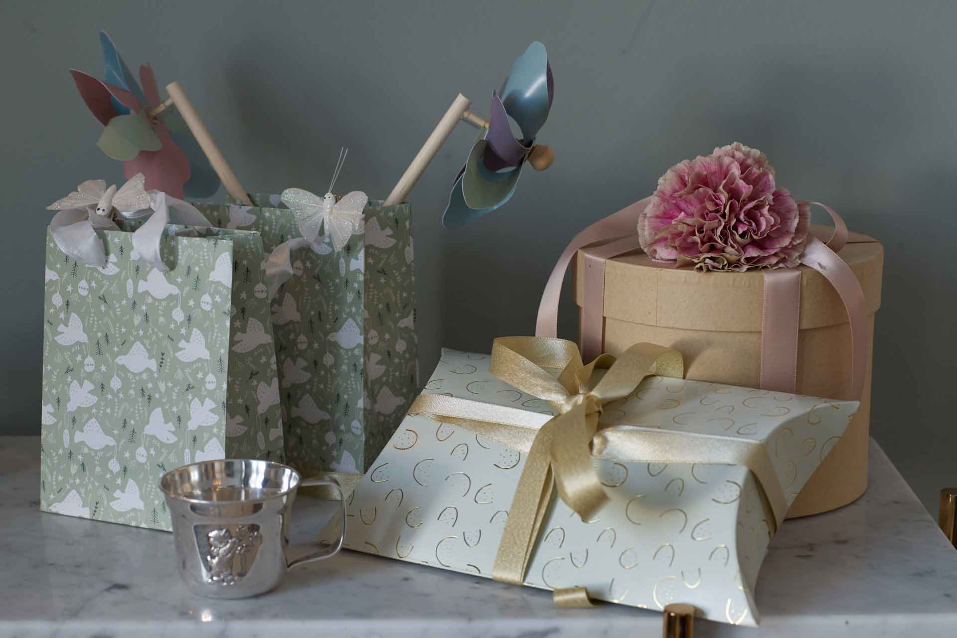 minnestund på Kjeller Gaard, dekket bord med lystestake