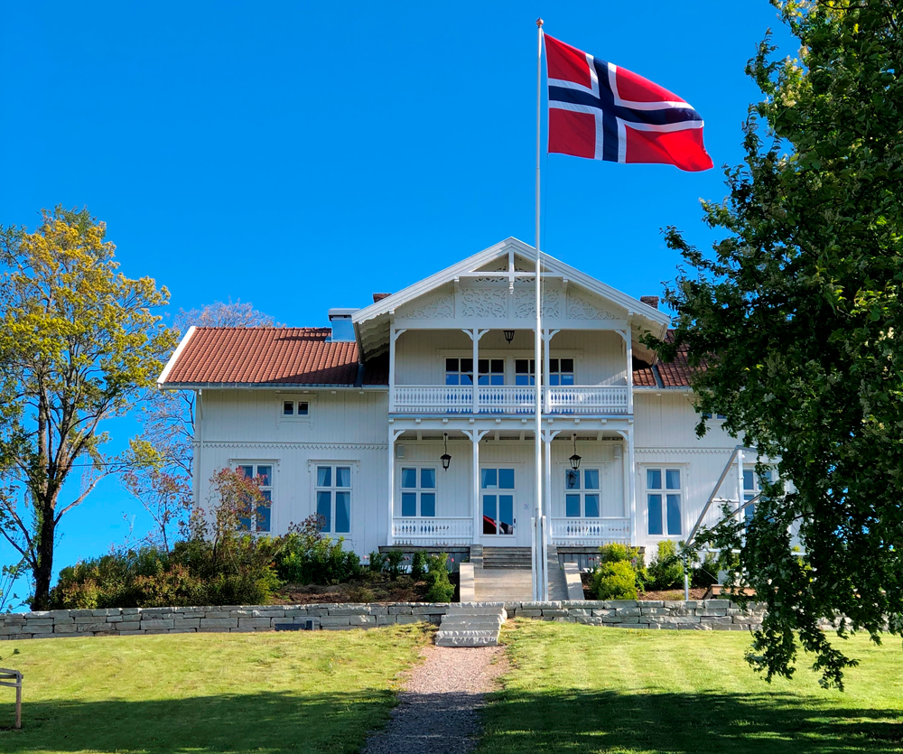 Sommerstemning i hagen til Kjeller Gaard